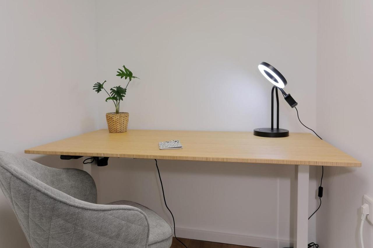 'Traveller Lodge' Grosszuegiges Apartment - 3 Bedroom 10Min To Hbf, Full Kitchen, Homeoffice, Netflix, Wifi Düsseldorf Eksteriør bilde
